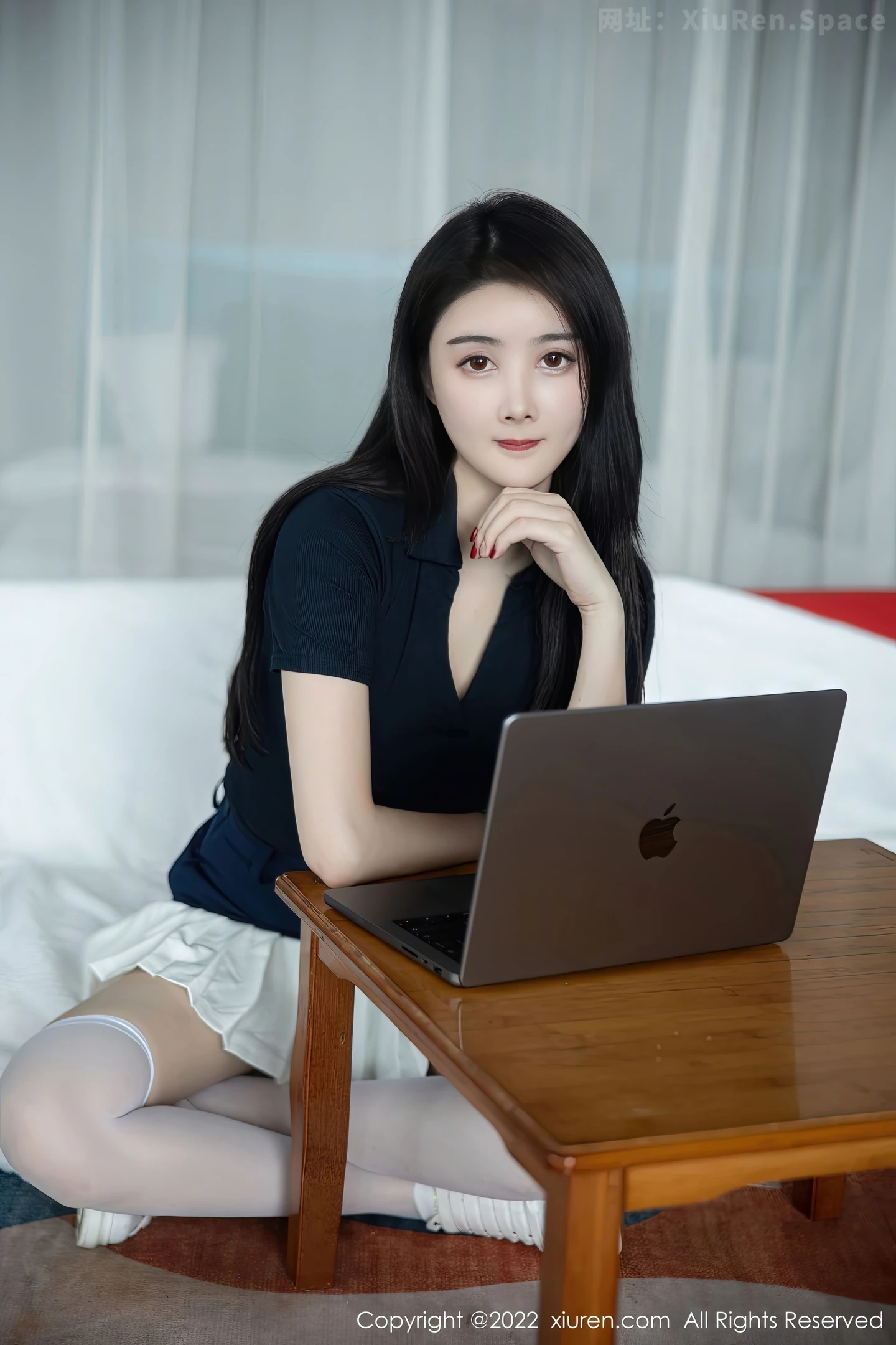 图片[4]-[XiuRen秀人网] VOL.5870 模特Summer宝宝深色上衣配白短裙露性感粉色蕾丝内衣诱惑写真54P-秀人网官方网站